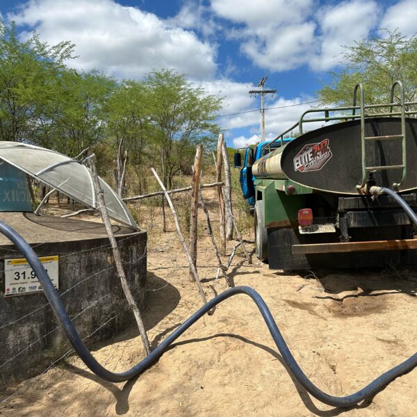 Prefeitura de Itaberaba realiza mutirão de distribuição de água na zona rural