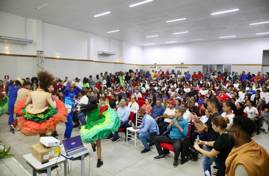 Prefeitura de Itaberaba destaca participação na 1ª Feira Literária Conexões Educacionais (FLICE)